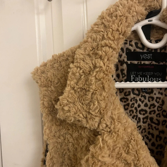 YEST beautiful mint condition Sherpa shearling teddy moto vest  size 10 - Picture 2 of 10